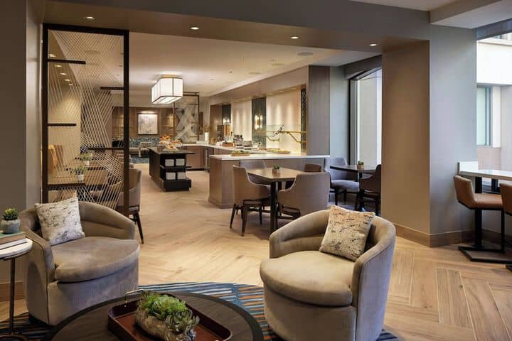 Lounge 56 of 83